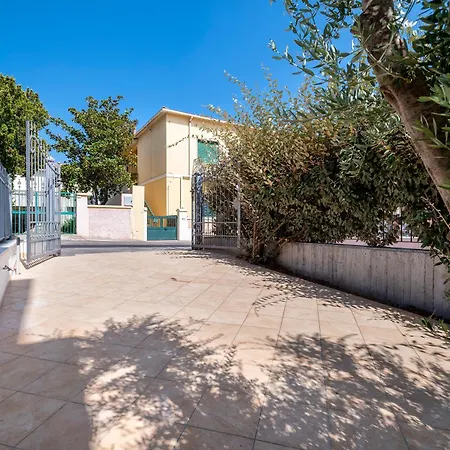 Luxury House Center With Private Garden Lägenhet *