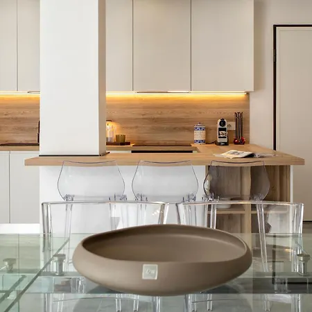 Lägenhet Luxury House Center With Private Garden Olbia