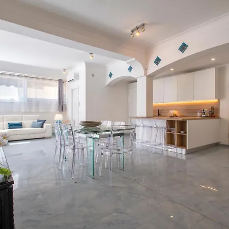 Luxury House Center With Private Garden Lägenhet Olbia
