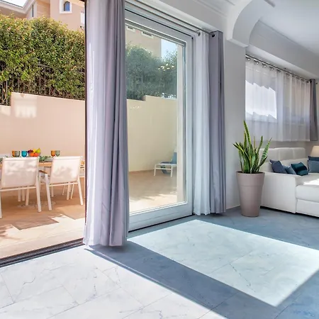 Luxury House Center With Private Garden Lägenhet